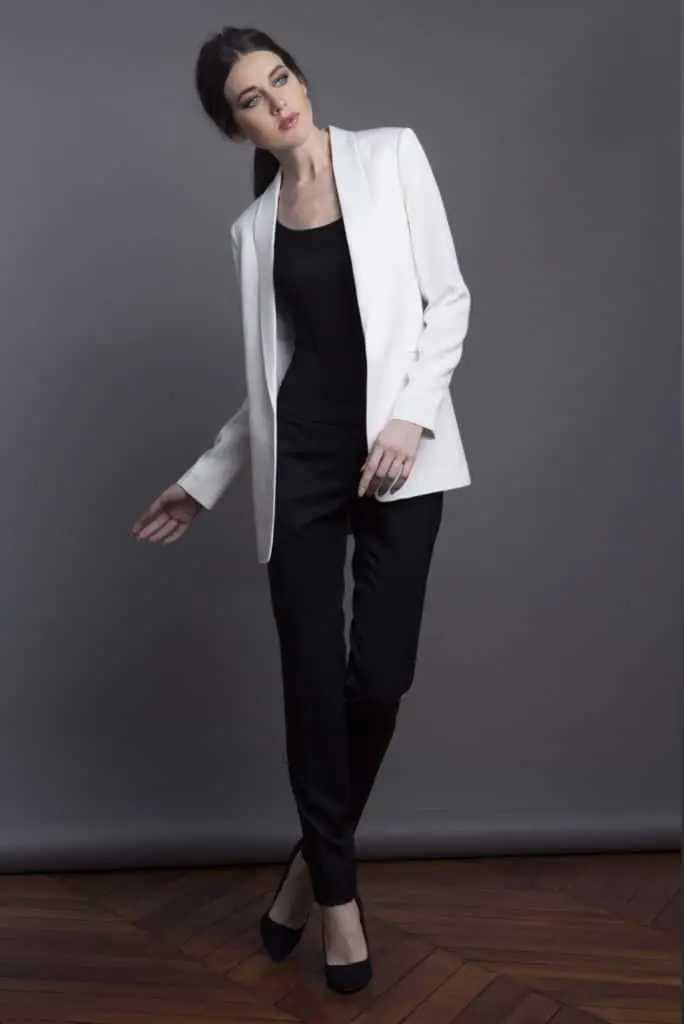 tailleur pantalon noir et blanc femme
