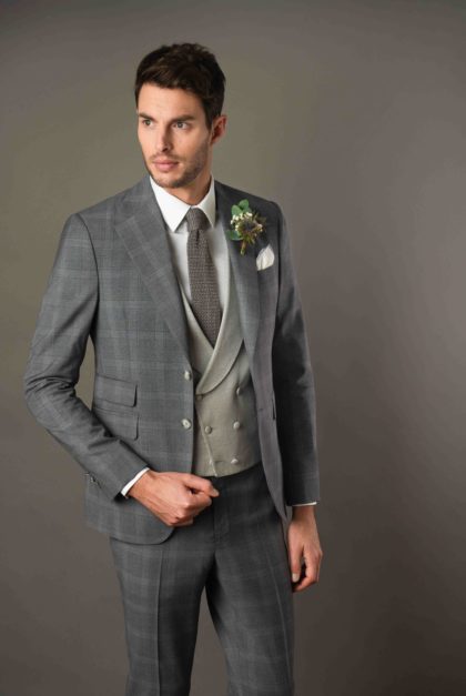 Le costume 3 pièces pour homme à un mariage, le look intemporel