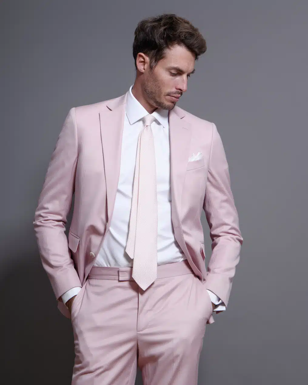Costume sur mesure en gabardine rose pâle