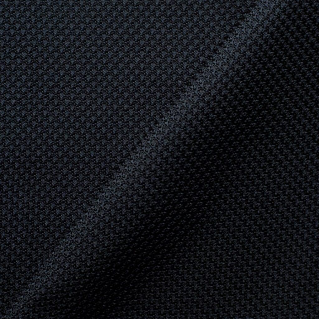 Tissu en grenadine de soie bleu nuit, utilisé dans la confection des cravates Sarkozy